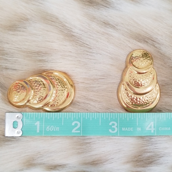 5/$10 Vintage Bold Gold Statement Earrings - Picture 4 of 4